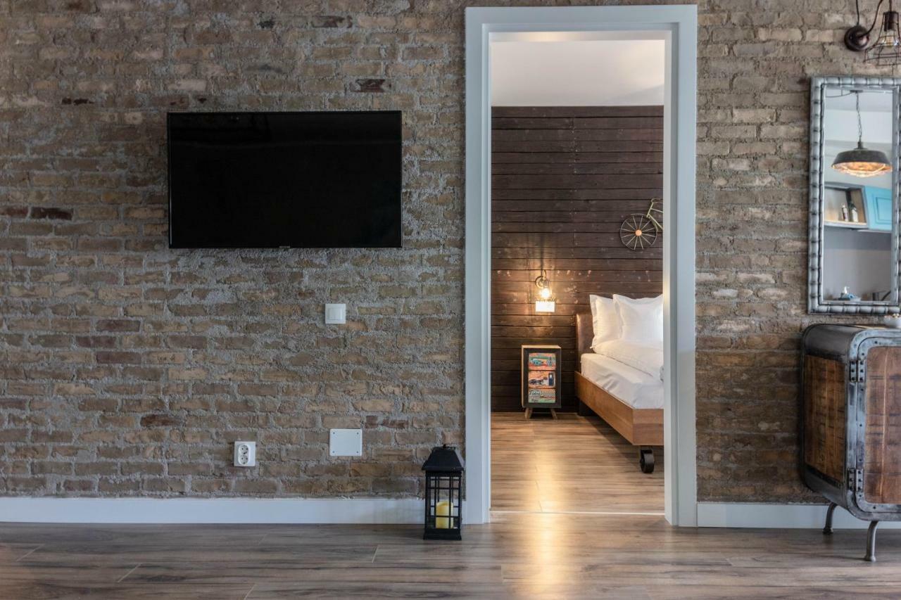 Ares Apartment